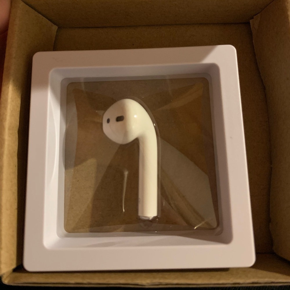 Single airpod